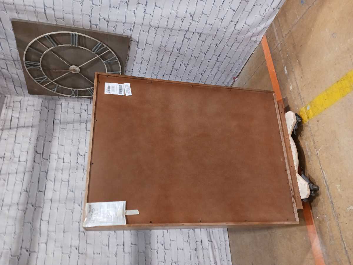 Isanti-Exclusive Chest - Gallery Image 9